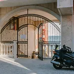 Rich Collective Apartment