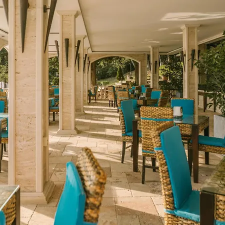 Апартамент Rich Collective *