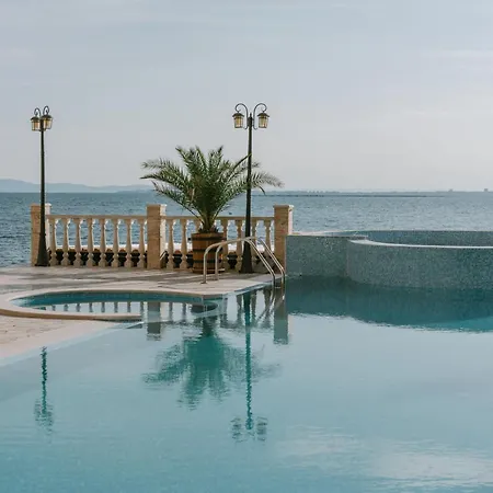 Апартамент Rich Collective Несебър