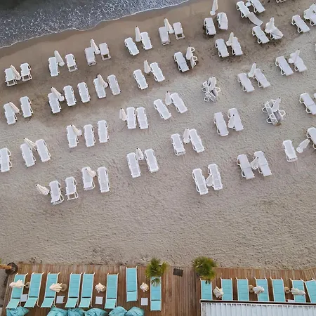 Apartment Complex Rich *