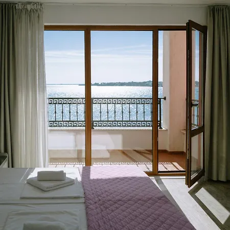 Апартамент Rich Collective *