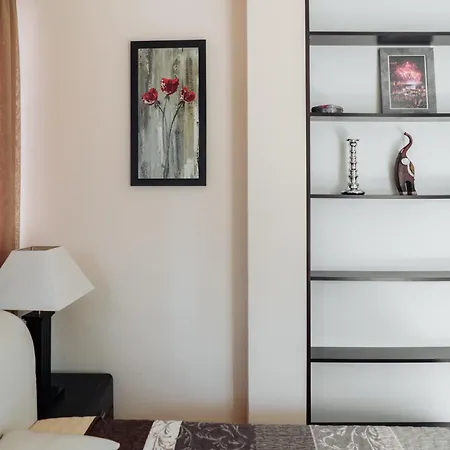 Complex Rich Apartment *